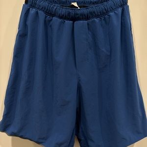 Men’s Lululemon running shorts with lining